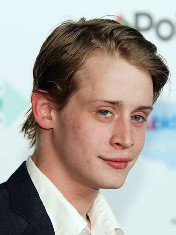 Famoso como o protagonista das sequências de Esqueceram de Mim nos anos 90 ou ainda por Meu Primeiro Amor, Macaulay Culkin foi preso em 2005 por porte de maconha. O ator que agora tem 31 anos se diz arrependido e culpado  Foto: The Grosby Group