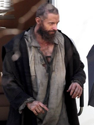 Hugh Jackman no set de Os Miseraveis 20Mar2012